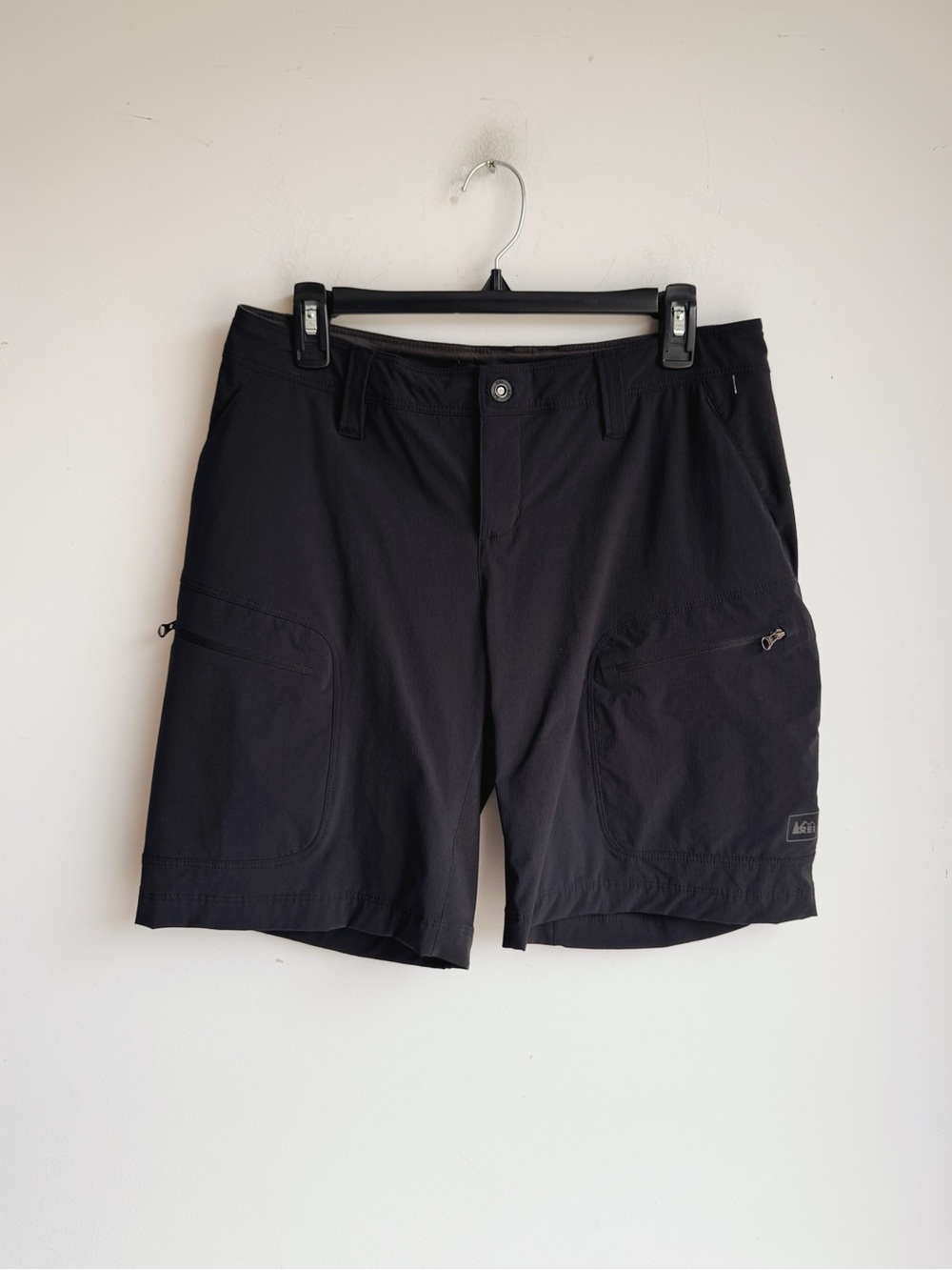 REI Women's Quick Dry Hiking Shorts Black Nylon Stretch Trail Cargo Size 8 - Picture 1 of 4